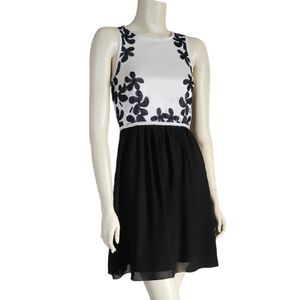 KENSIE Sleeveless Black and White Dress XS